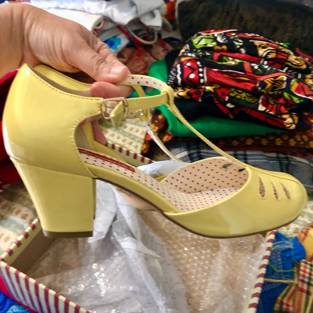 COPY - B.A.I.T. Pale Yellow T-Strap Pumps Heels Vintage Reproduction Size 9